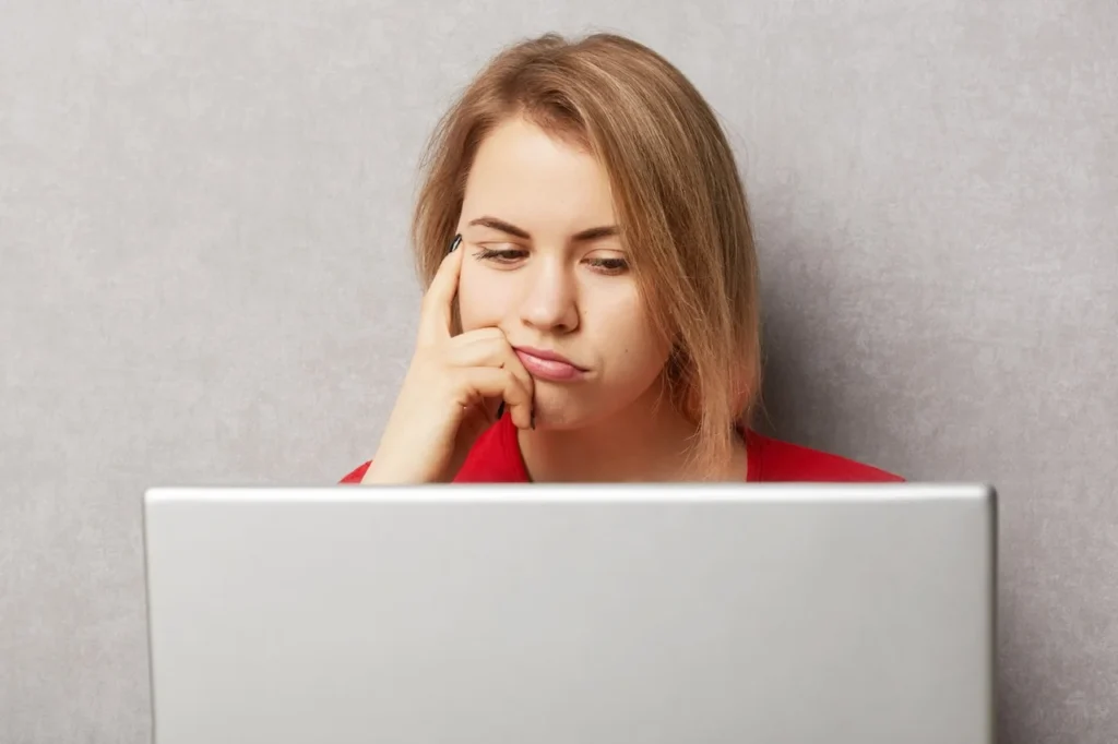 Sygnały, że strona internetowa Twojej firmy przestała pomagać i zaczęła przeszkadzać